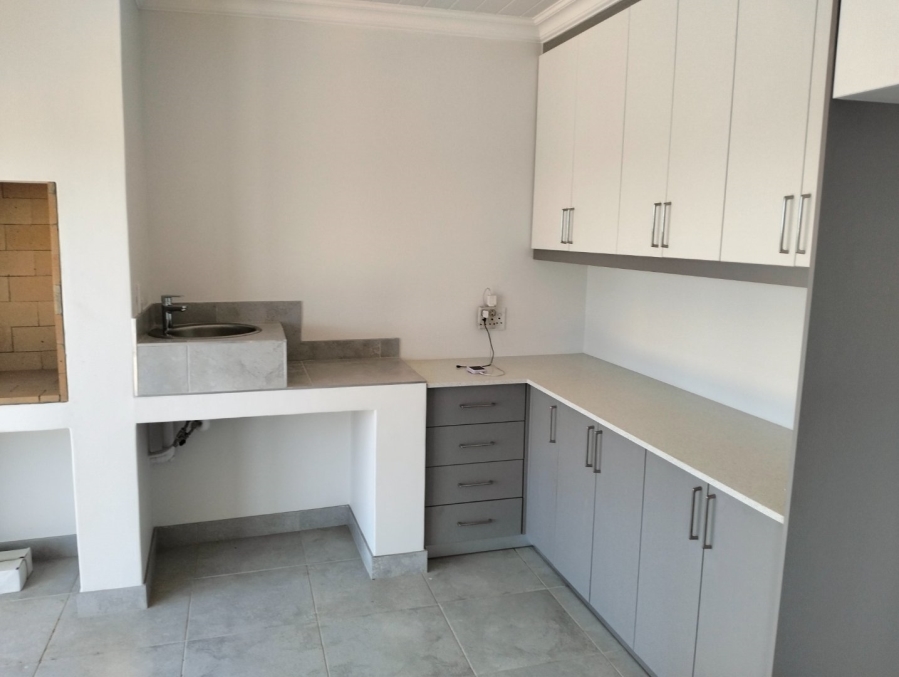 To Let 3 Bedroom Property for Rent in Pienaarstrand Western Cape